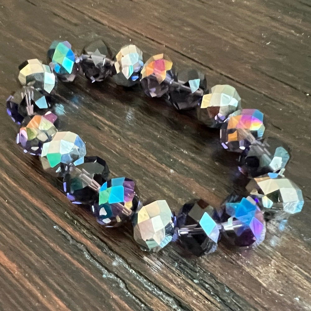 Sparkly Faceted beads silver Tone purple bracelet opalescent